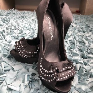 NWOT Wild Diva Heels, size 5